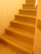 Treppe - Möbel- und Bauschreinerei GmbH aus Mallersdorf-Pfaffenberg