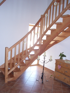 Treppe - Möbel- und Bauschreinerei GmbH aus Mallersdorf-Pfaffenberg