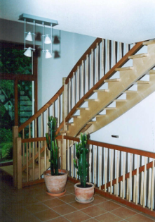 Treppe - Möbel- und Bauschreinerei GmbH aus Mallersdorf-Pfaffenberg