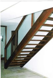 Treppe - Möbel- und Bauschreinerei GmbH aus Mallersdorf-Pfaffenberg